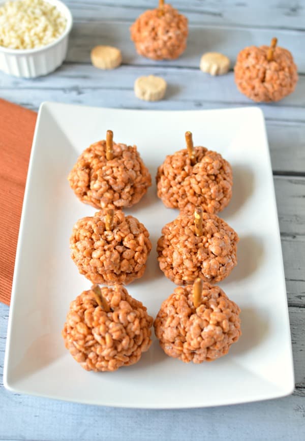 Pumpkin Spice Rice Krispie Treats- These easy to make pumpkin spice rice krispie treats are going to disappear in seconds. www.domesticdee.com