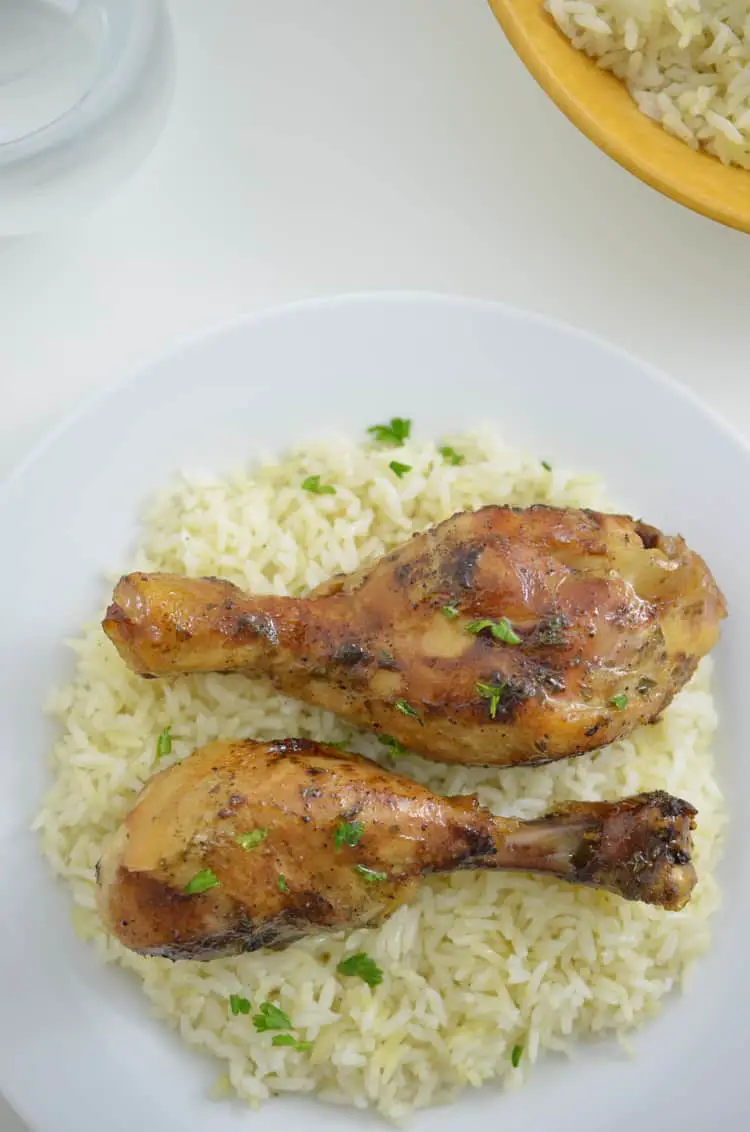 This delicious maple dijon chicken is cooked in the slow cooker. It is very easy to make with only a few ingredients you probably already have in you kitchen.