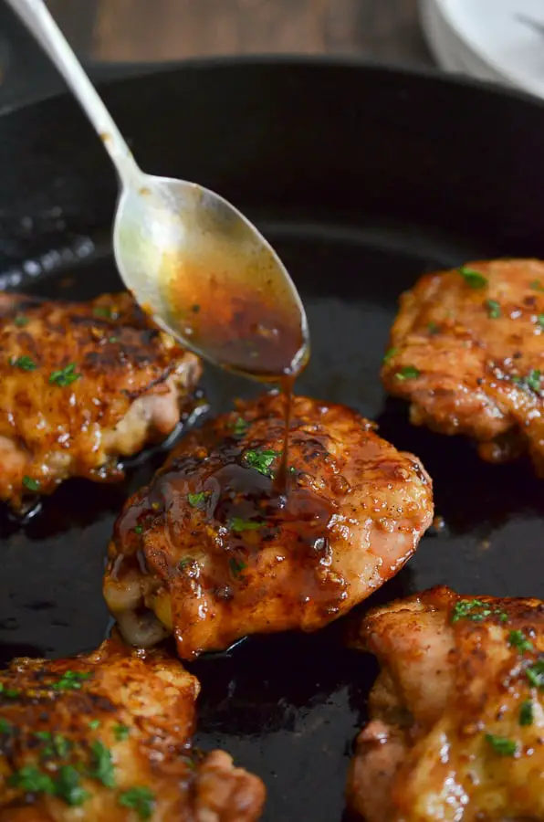 Honey Garlic Chicken-This Honey Garlic Chicken is smothered in a succulent sauce. It is easy to make and includes ingredients that are most likely already in your kitchen. I www.domesticdee.com