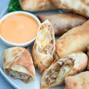 cheeseburger eggrolls with dipping sauce